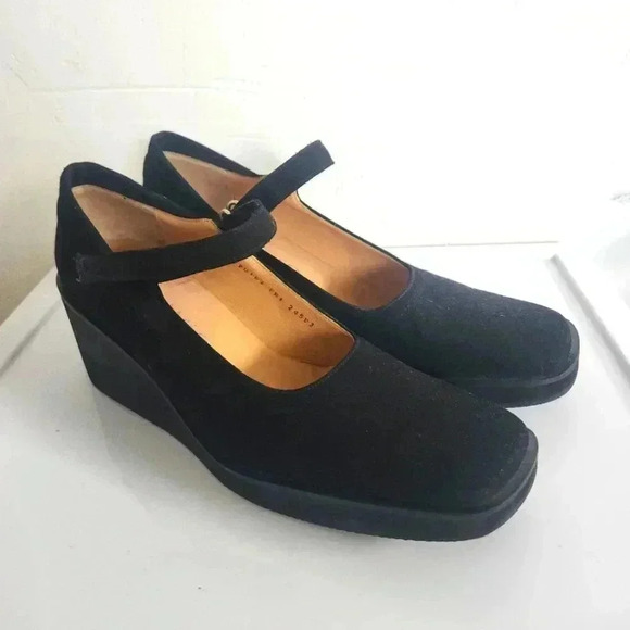Handmade Cameo Mary Jane wedge shoes made in Spain - Picture 1 of 6